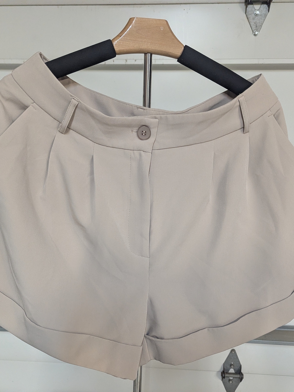 Black Tape_ Cream High-Waist Pleated Bermuda Shorts - Picture 2 of 4